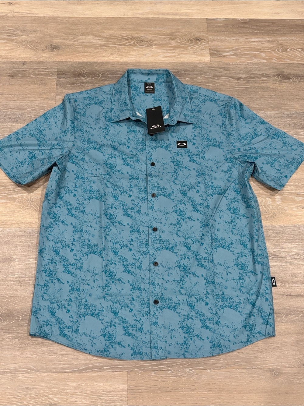 Oakley Teal Blue Patterned Short-Sleeve Button-Down Shirt
